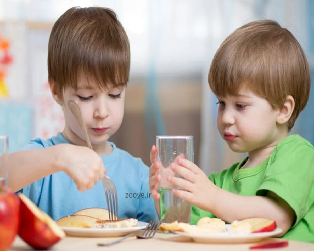 آموزش تنها غذا خوردن کودک