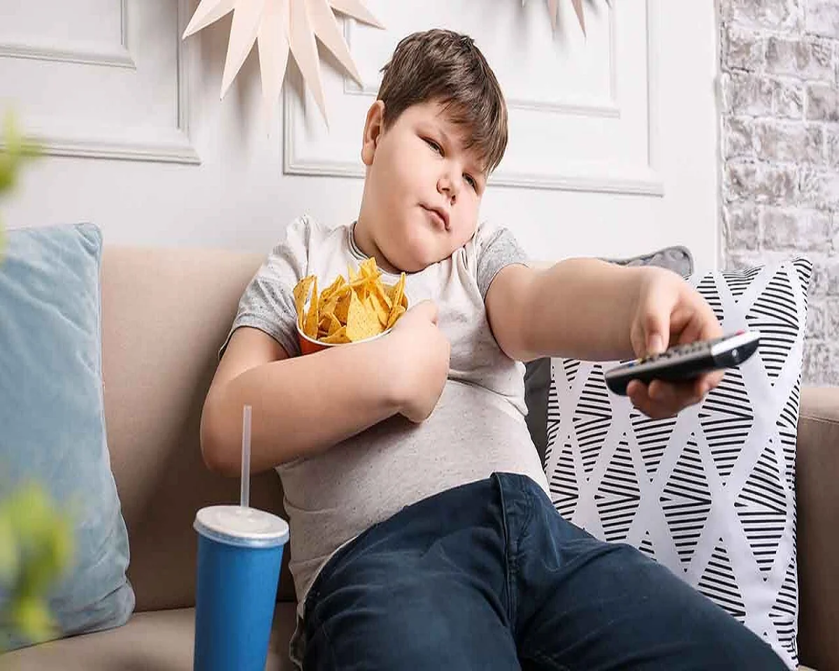 مشکل غذا خوردن کودکان با تلویزیون